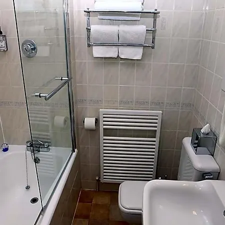 Gatwick Cambridge Hotel-3